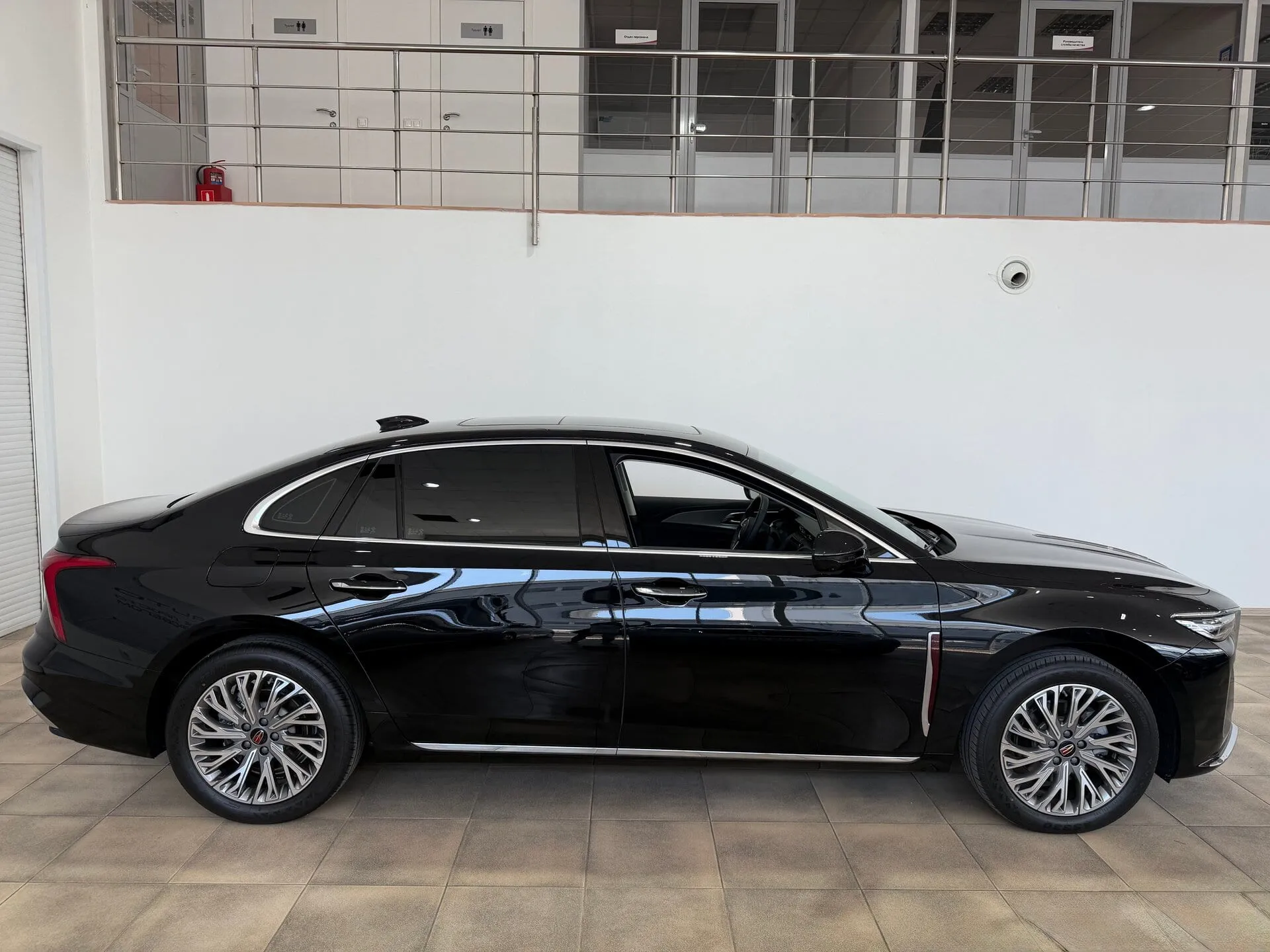 Hongqi H5 — фото 7 из 44
