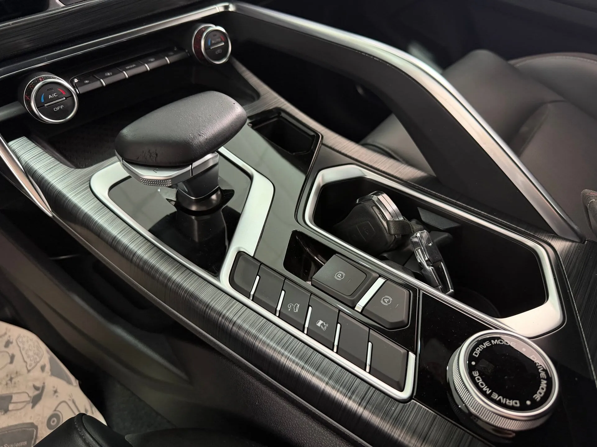Geely Tugella — фото 13 из 41