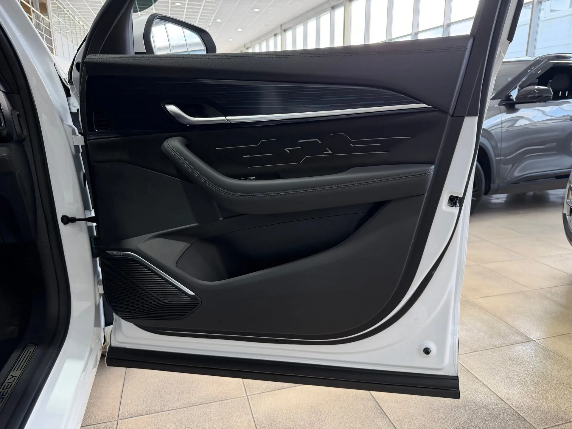 Geely Monjaro — фото 28 из 37