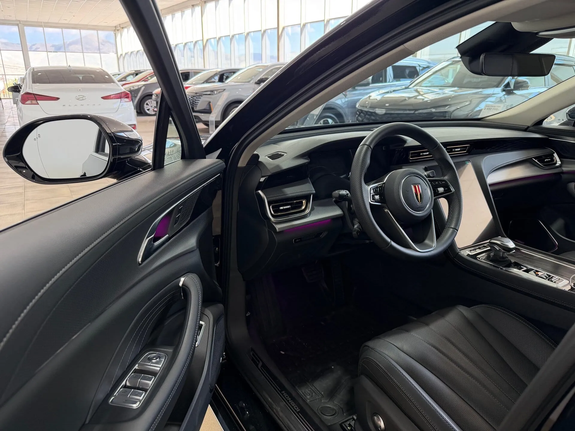 Hongqi H5 — фото 8 из 44