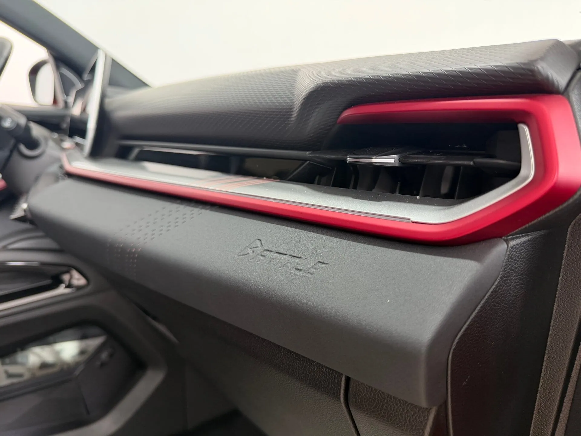 Geely Coolray — фото 30 из 40