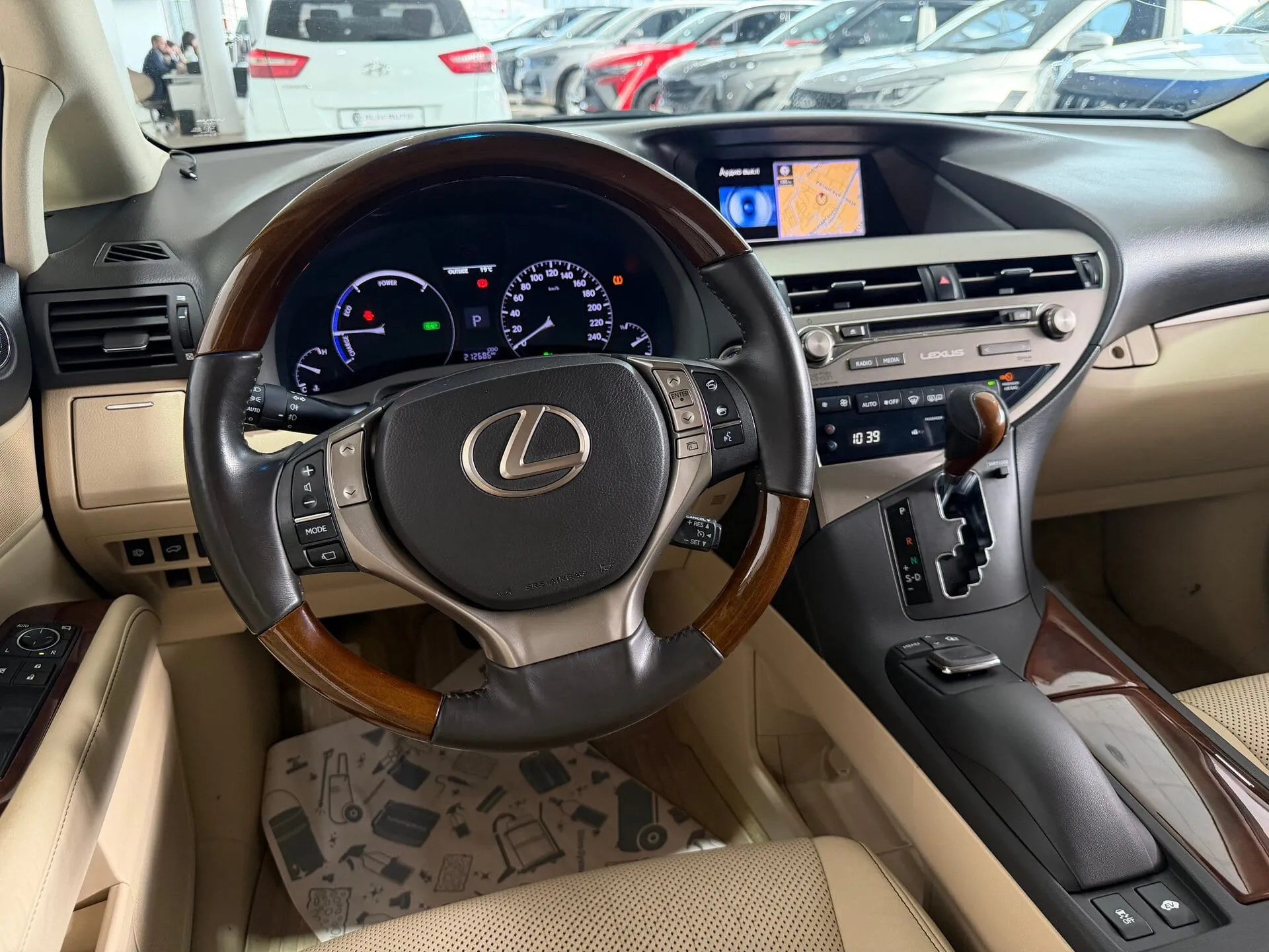 Lexus RX — фото 36 из 37