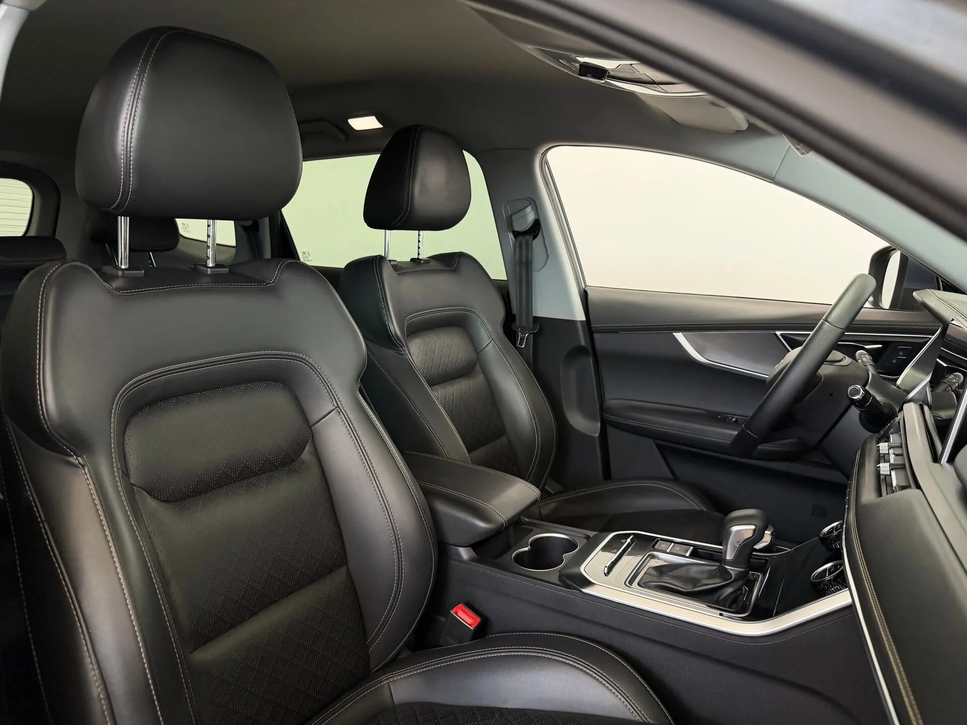 Chery Tiggo 8 — фото 28 из 40