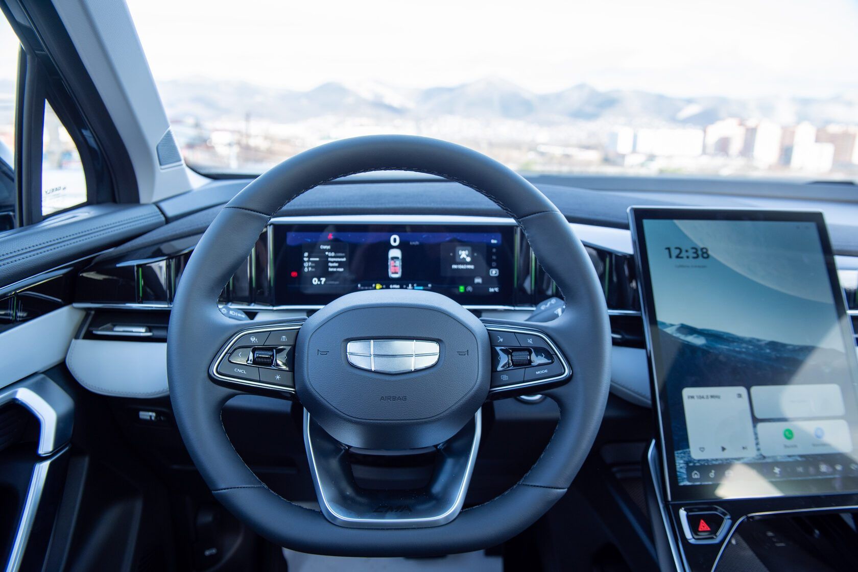 Новый Geely Atlas 2024